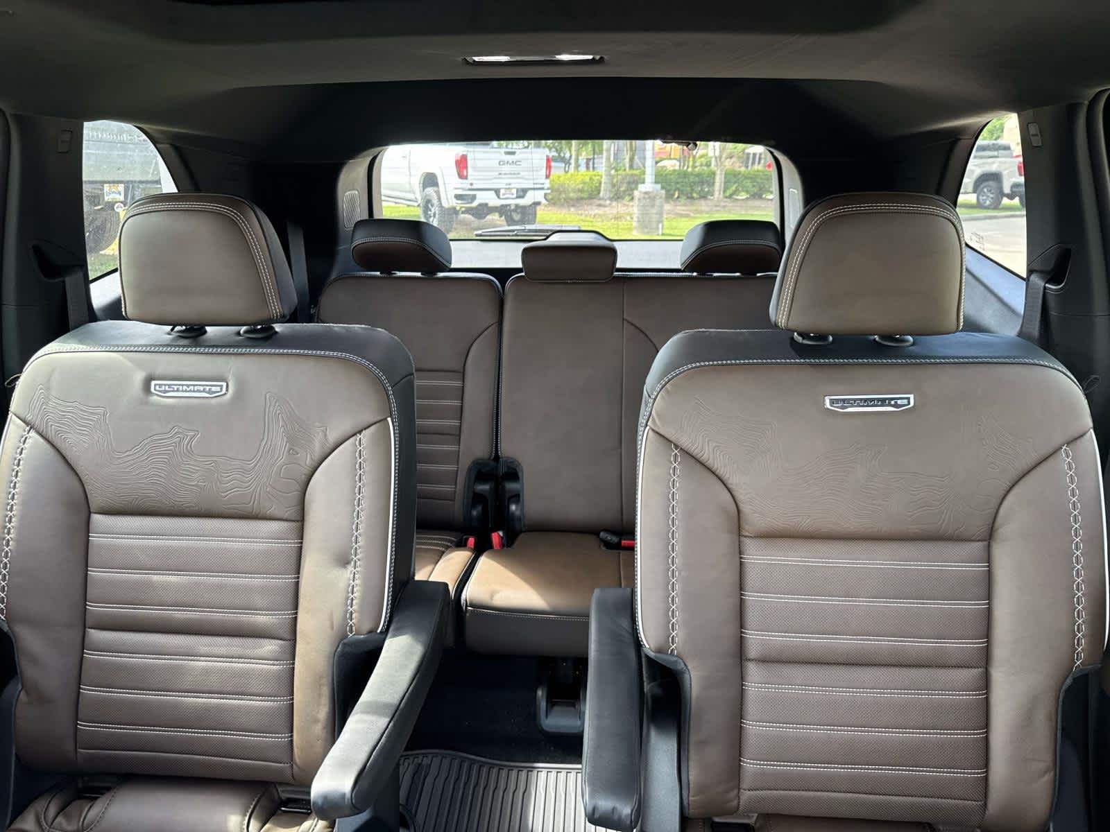 2026 GMC Acadia Denali Ultimate - Photo 8