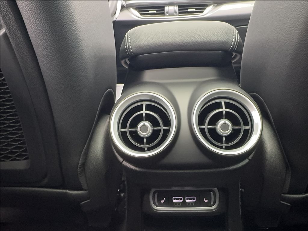 2025 Alfa Romeo Stelvio Base - Photo 18