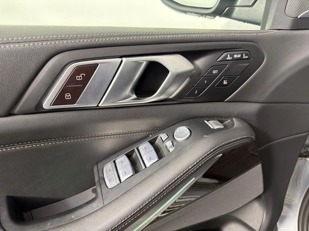 Used 2025 Gray BMW xDrive40i image 26
