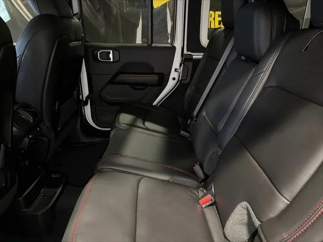 New 2026 Bright White Clear-Coat Exterior Paint Jeep Rubicon X image 16