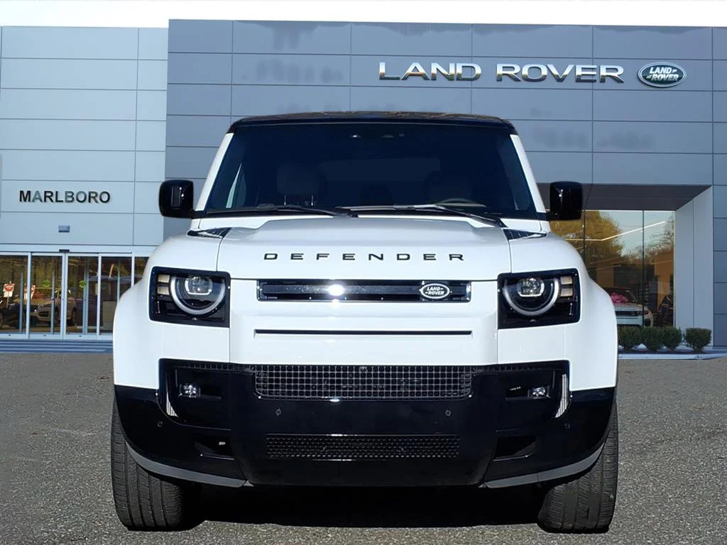 2026 Land Rover Defender V8 - Photo 8
