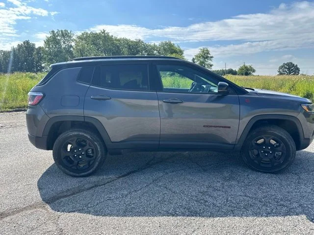 Used 2024  Jeep Trailhawk image 13