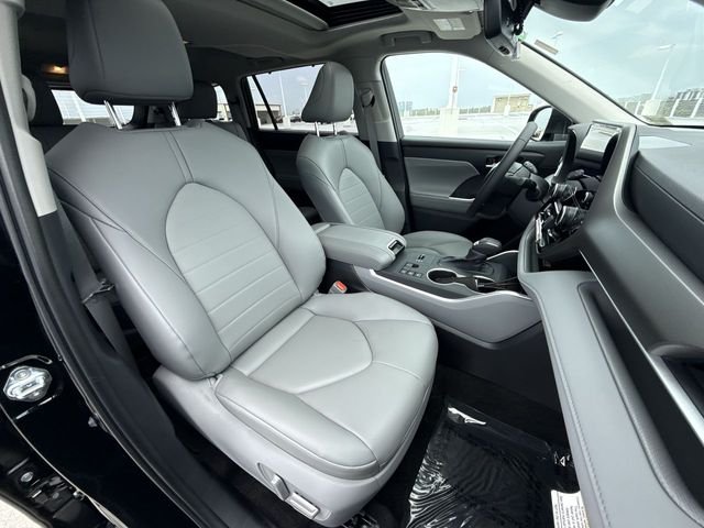 Used 2026 Black Toyota XLE image 26