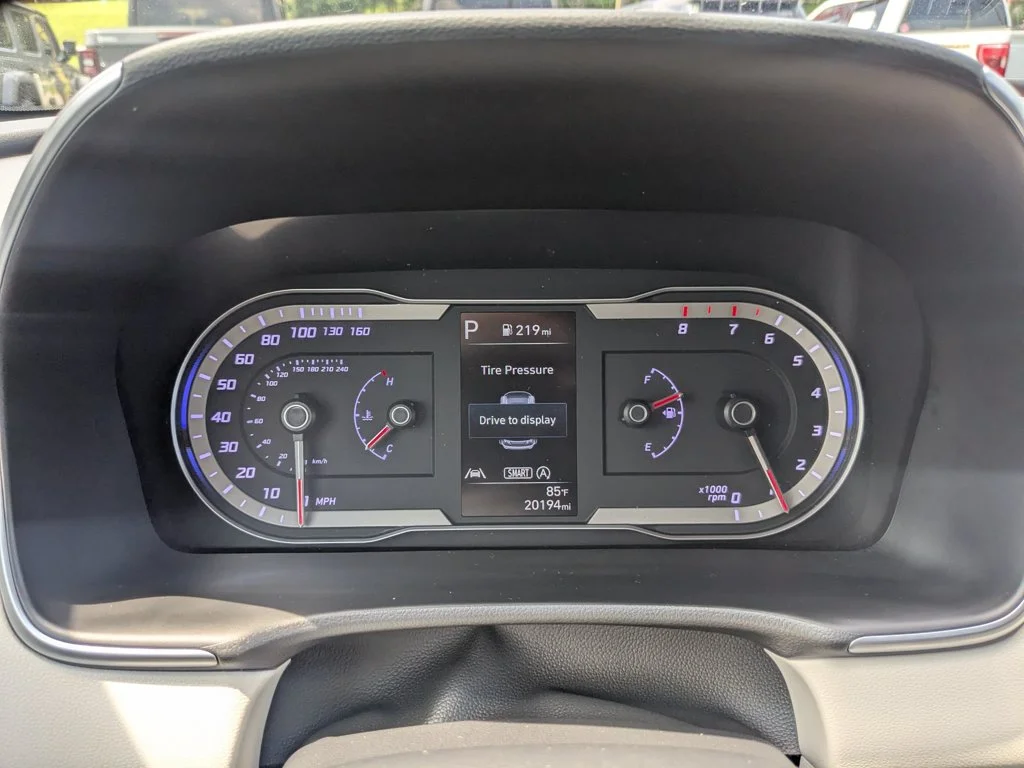 Used 2022 Shimmering Silver Hyundai SEL image 15