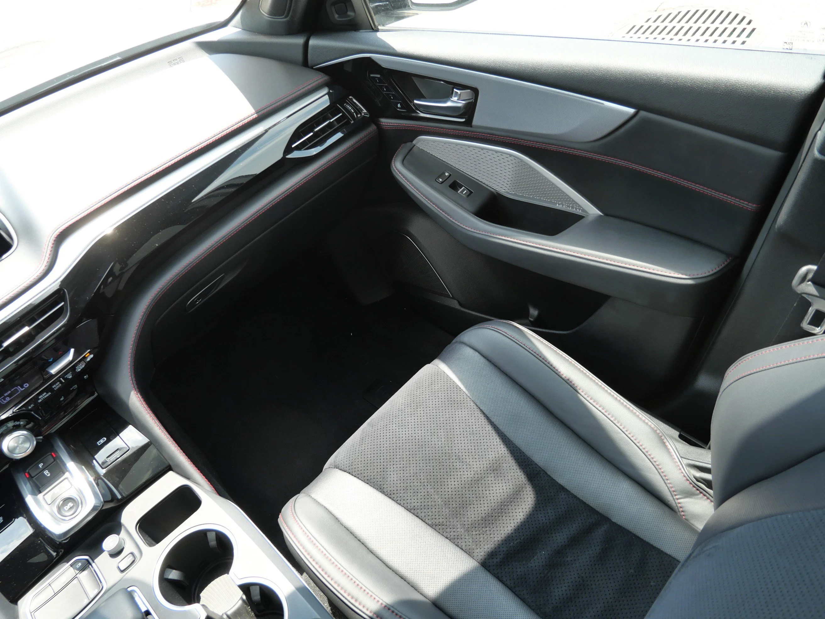 Used 2023 Platinum White Pearl Acura w/A-Spec Package image 11