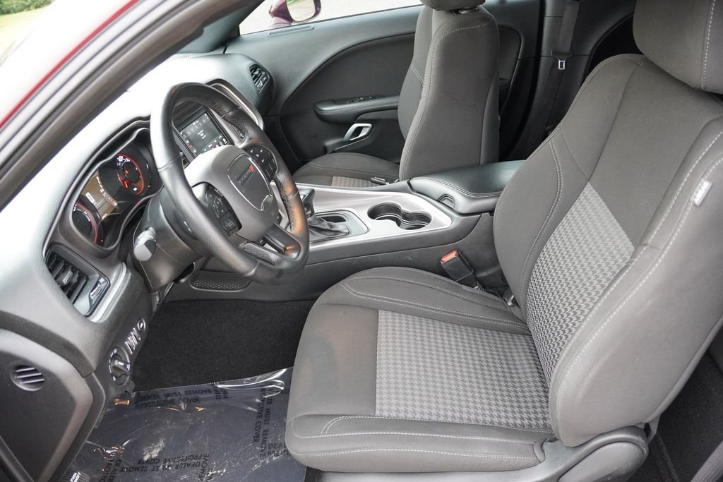 Used 2022 Red Dodge SXT image 15