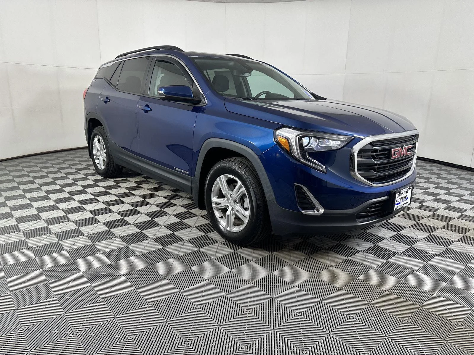 Used 2021 Blue Emerald Metallic GMC SLE image 12
