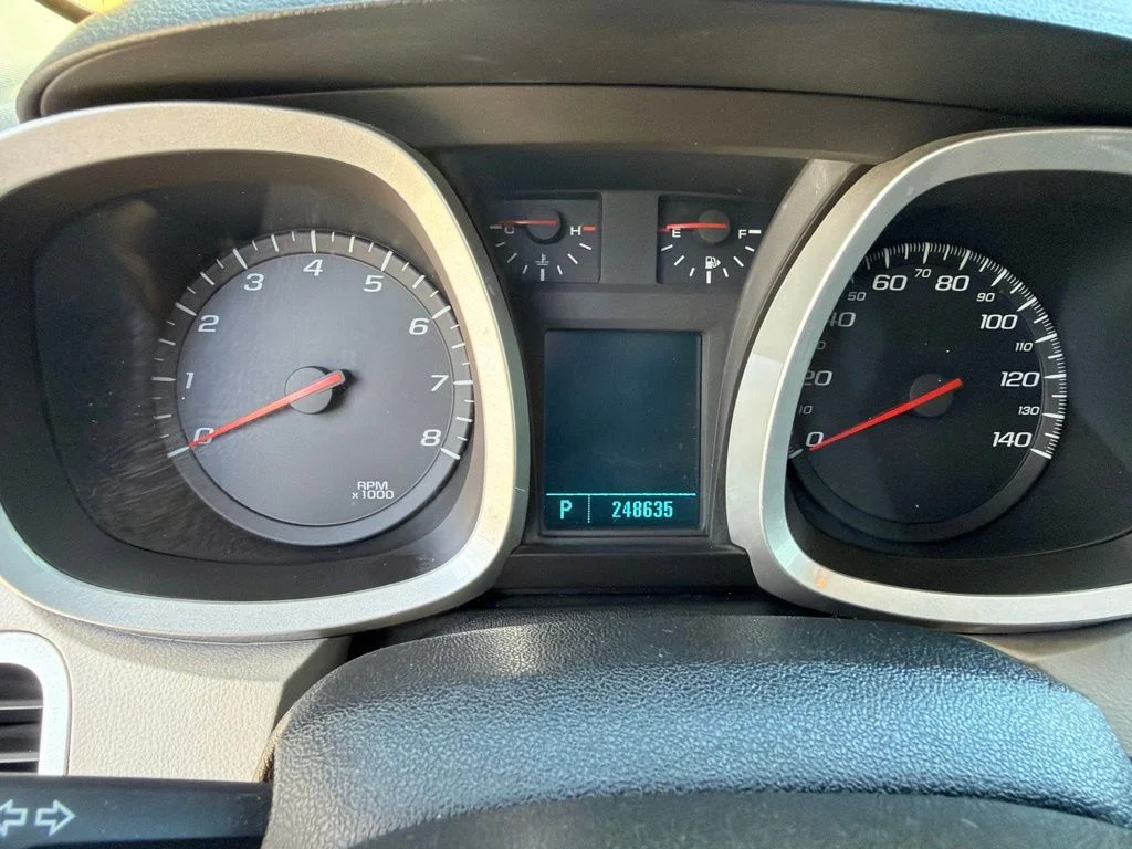 Used 2010 Summit White Chevrolet LS image 13