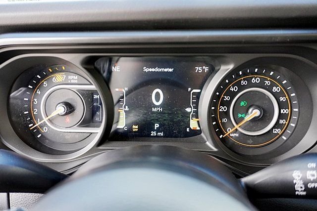 New 2026 Bright White Clear-Coat Exterior Paint Jeep Rubicon image 40