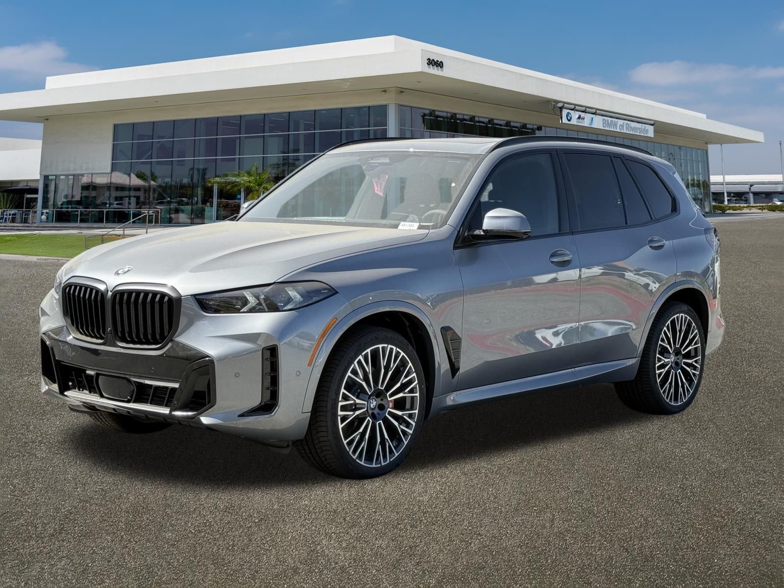 New 2026 Skyscraper Grey Metallic BMW sDrive40i image 4