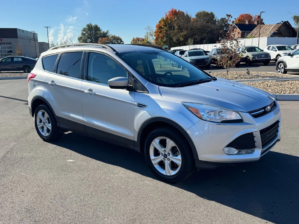 Used 2015 Silver Ford SE image 2
