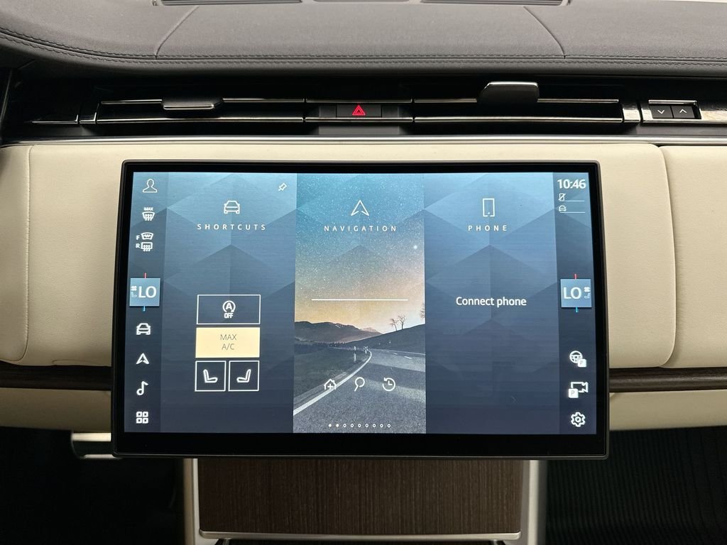 New 2027 Santorini Black Metallic Land Rover SE image 13