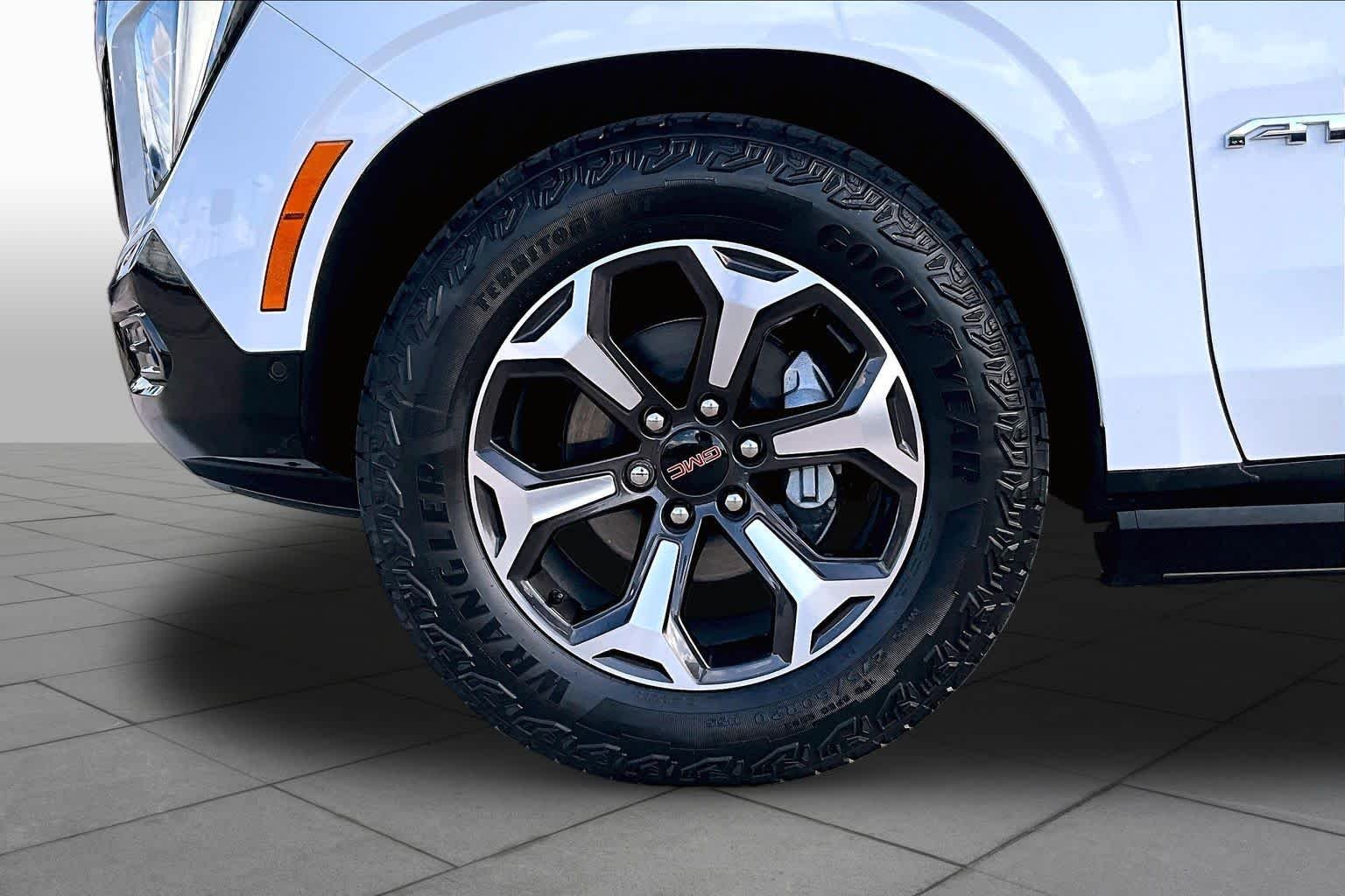 Used 2026 Summit White GMC AT4 Ultimate image 11