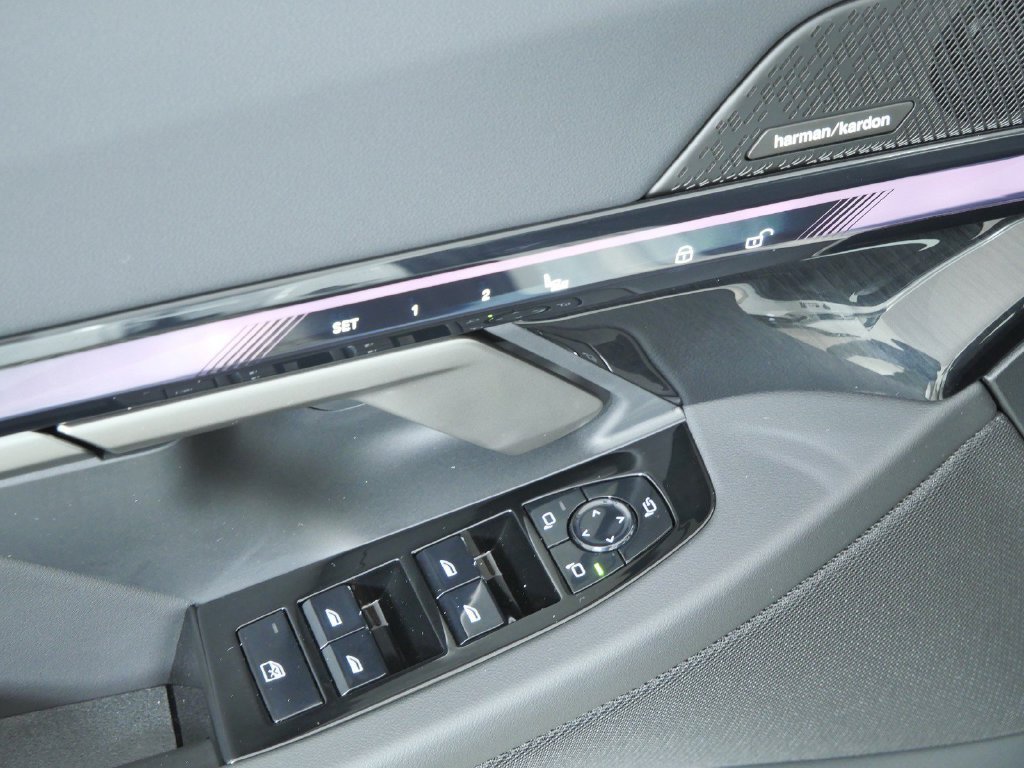 New 2027 Alpine White BMW 530i xDrive image 35