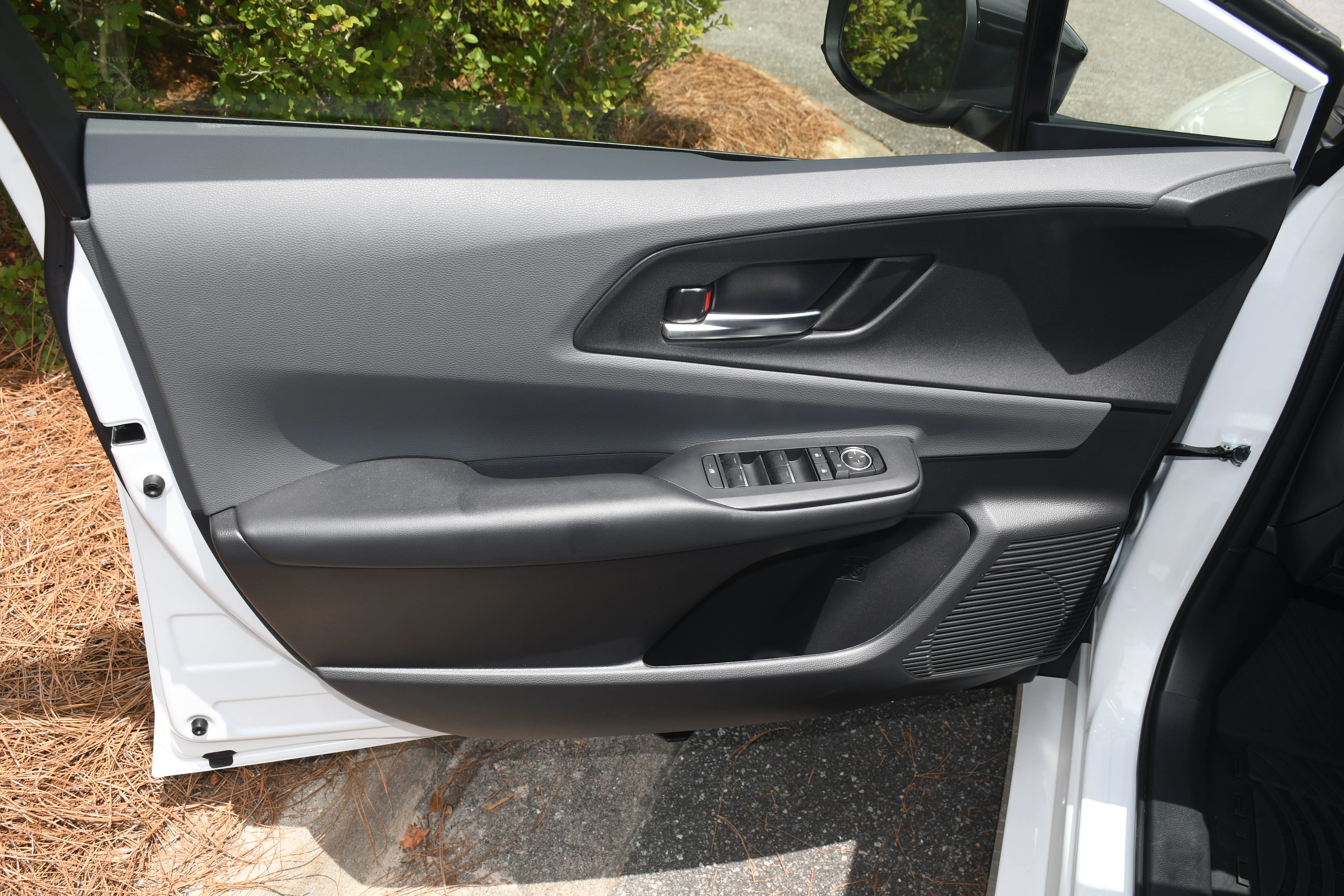 Used 2025 Beige Toyota XLE image 9