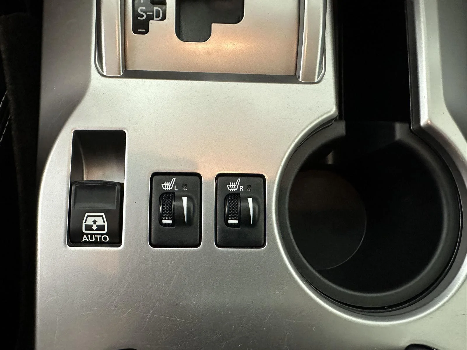 Used 2018 Midnight Black Metallic Toyota SR5 Premium image 26