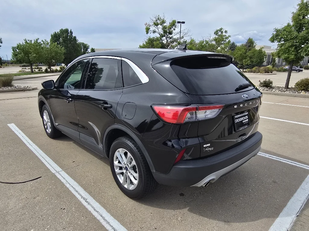 Used 2022 Agate Black Metallic Ford SE image 3