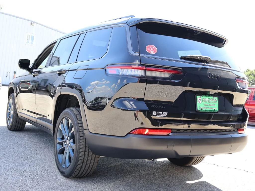 New 2026 Diamond Black Crystal Pearl-Coat Exterior Paint Jeep  image 3