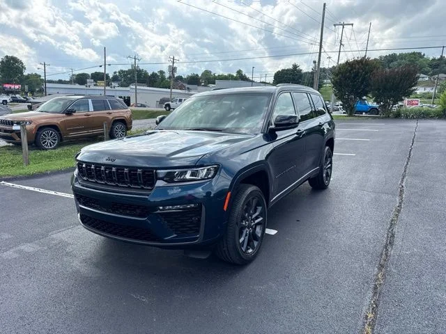 New 2026 Fathom Blue Pearl-Coat Exterior Paint Jeep Limited image 3