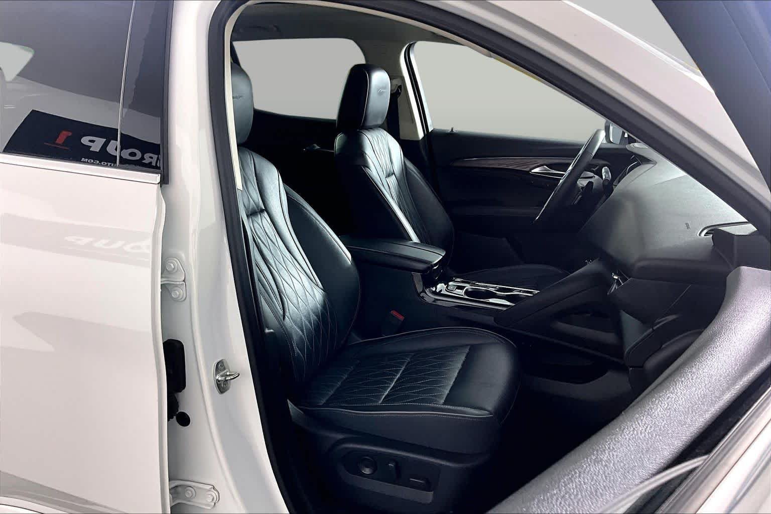 Used 2021 Summit White Buick Avenir image 9