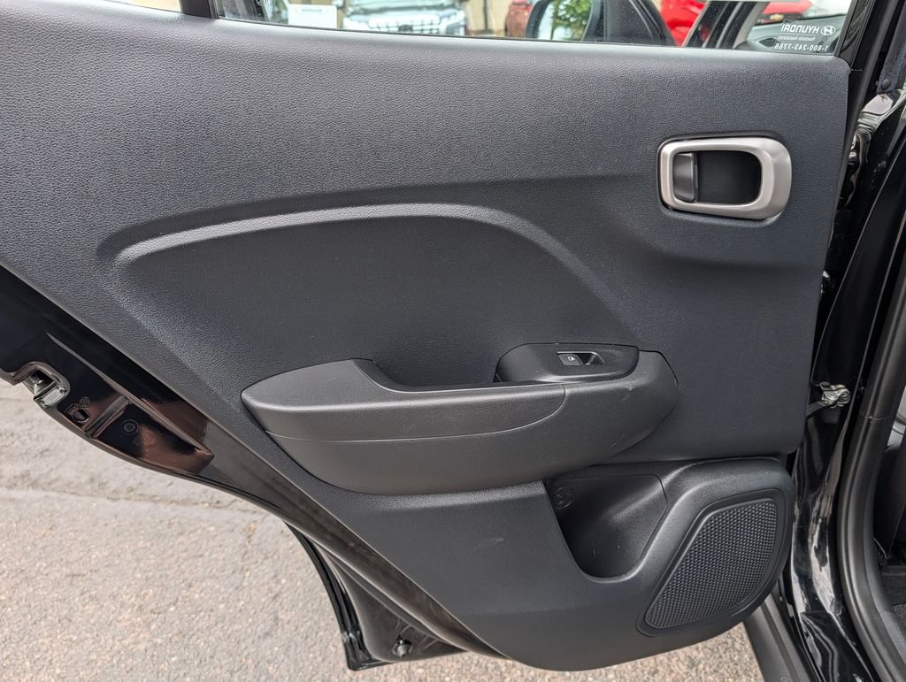 2025 Hyundai Venue SE - Photo 14