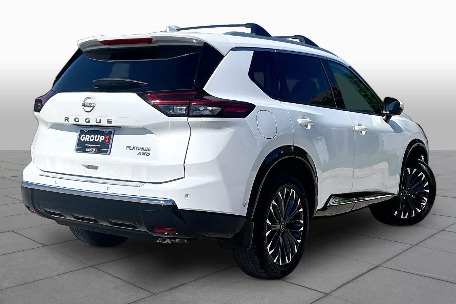 Used 2025 Everest White Pearl Nissan Platinum image 13