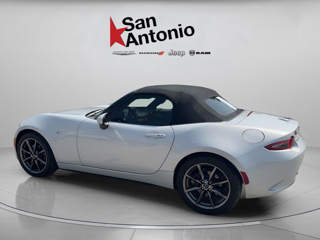 Used 2016 White Mazda Grand Touring image 10