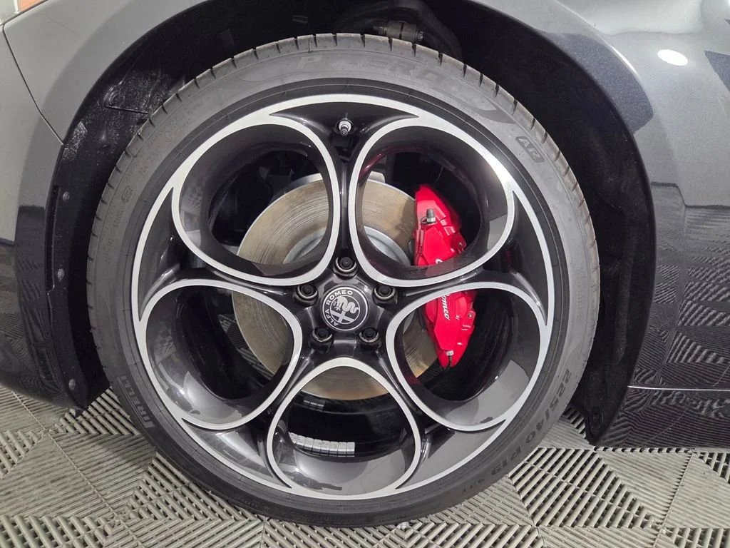 New 2026 Vulcano Black Metallic Alfa Romeo Base image 7