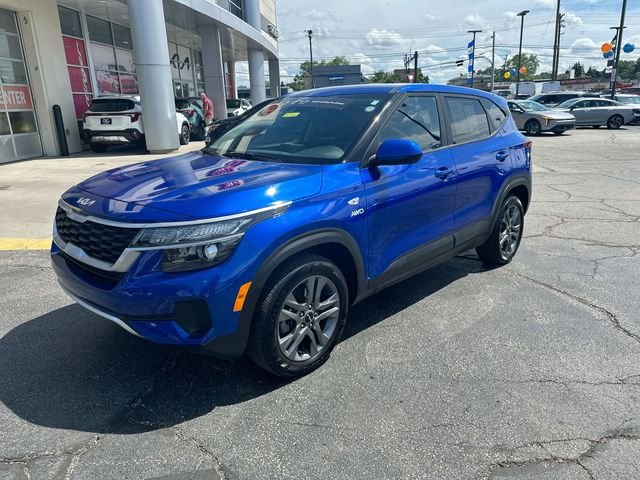 Used 2023 Blue Kia LX image 11