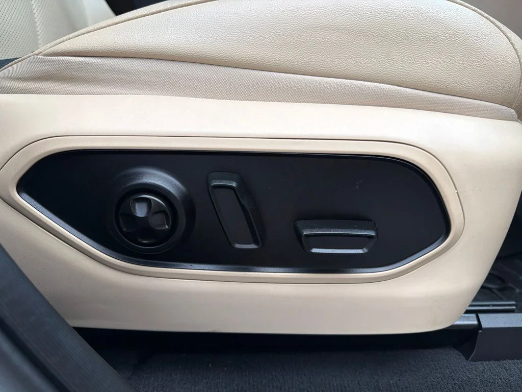 Used 2024 White Jeep Limited image 26