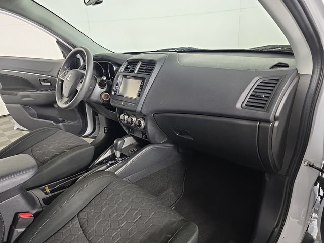 Used 2024  Mitsubishi 2.0 ES image 29