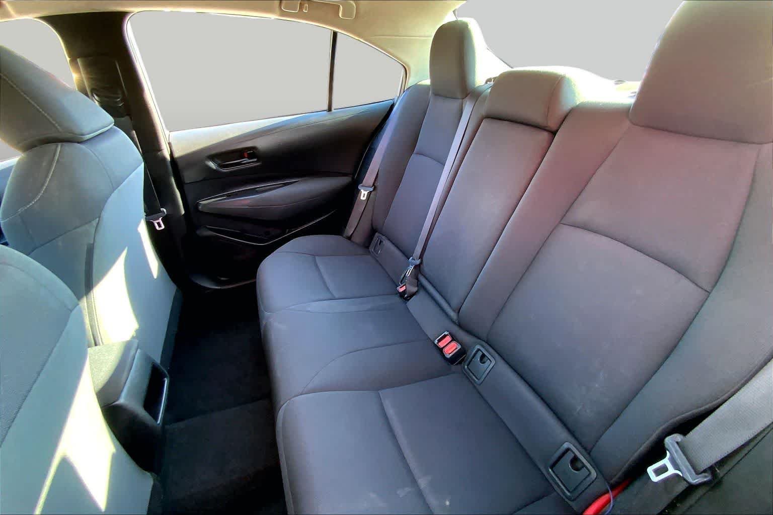 Used 2022 White Toyota LE image 20