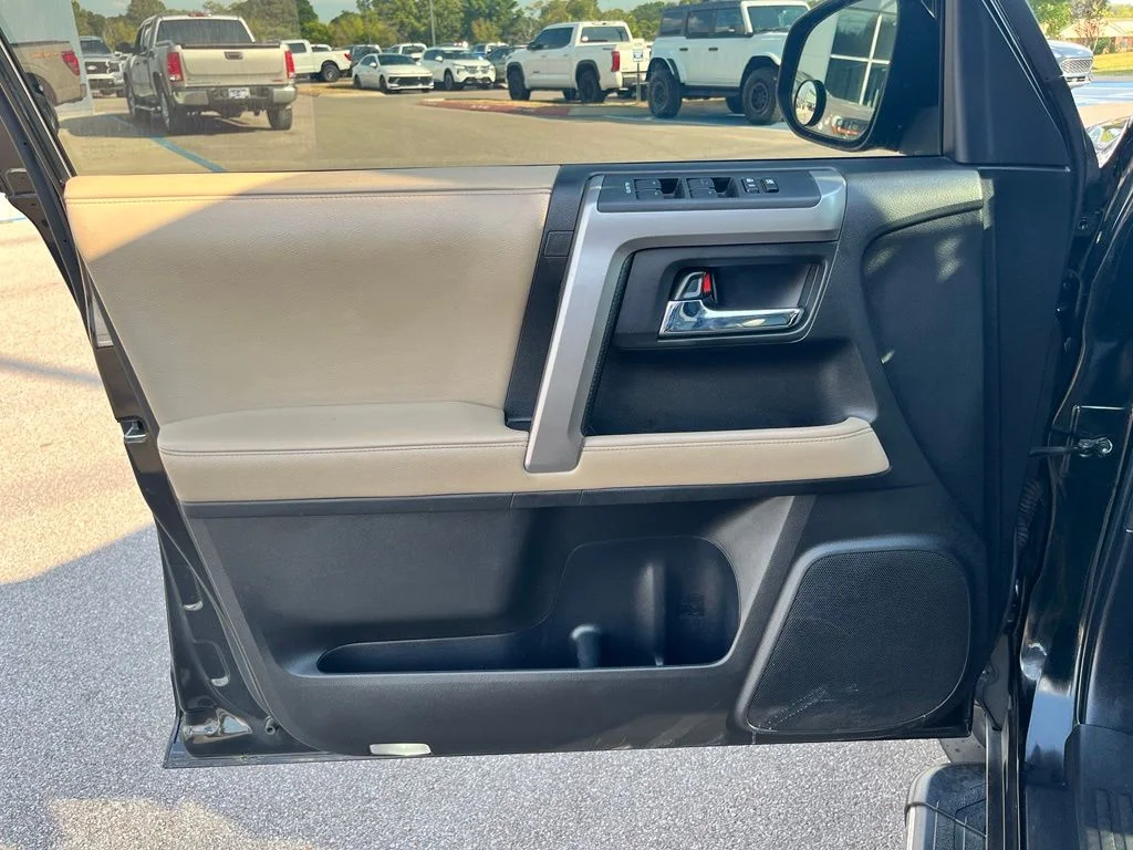 Used 2018 Black Toyota SR5 image 11