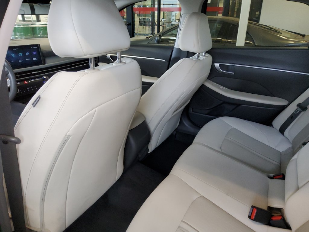 Used 2024 White Hyundai SEL image 19