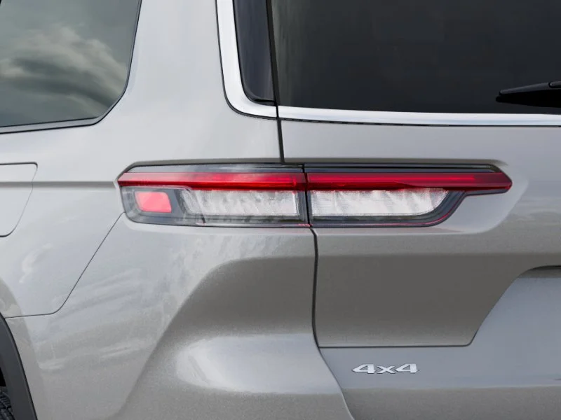 New 2025 Silver Zynith Exterior Paint Jeep Limited image 38
