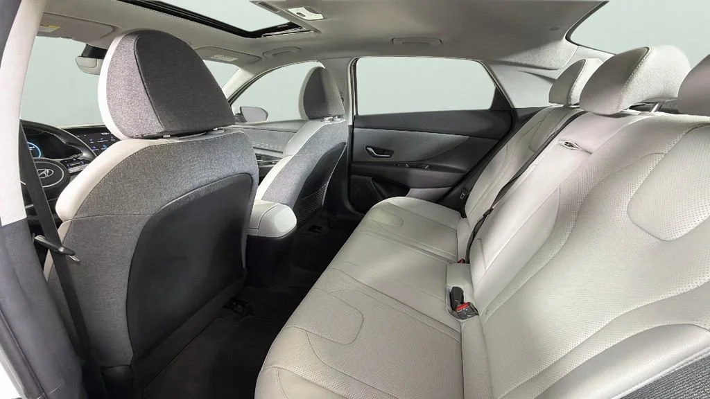 Used 2022 White Hyundai Limited image 29