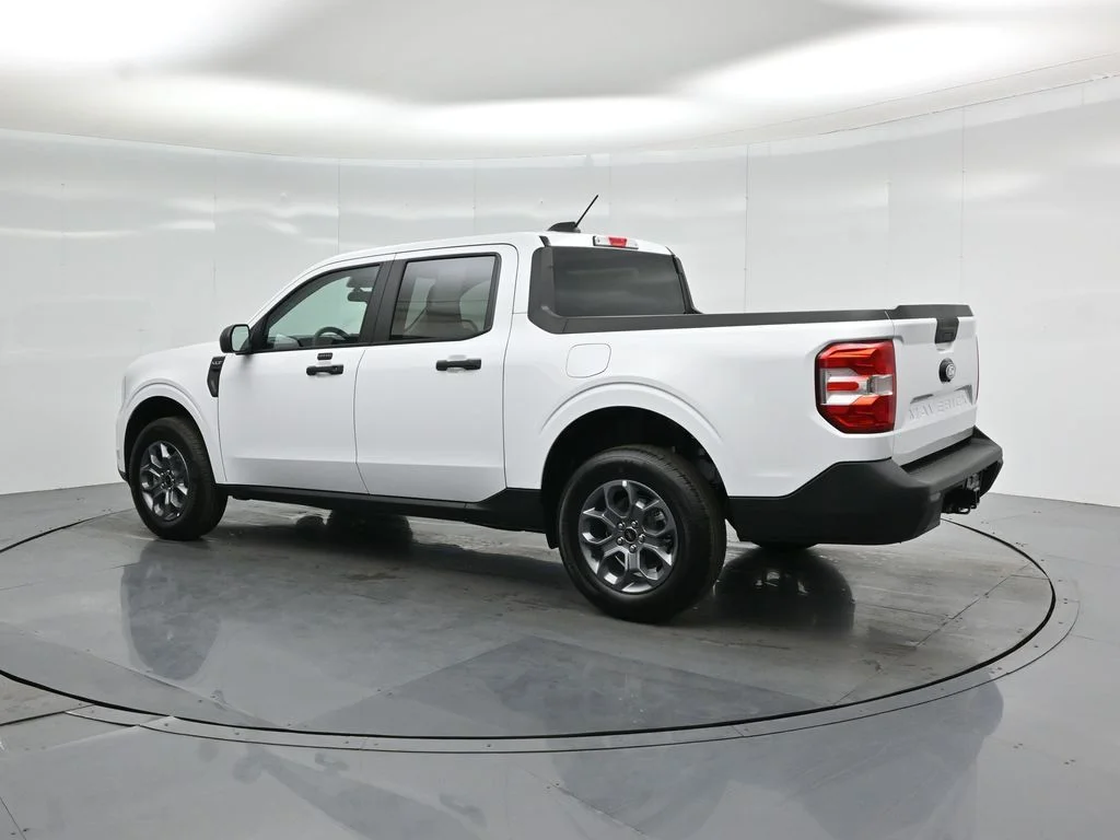 New 2026 Oxford White Ford XLT image 6