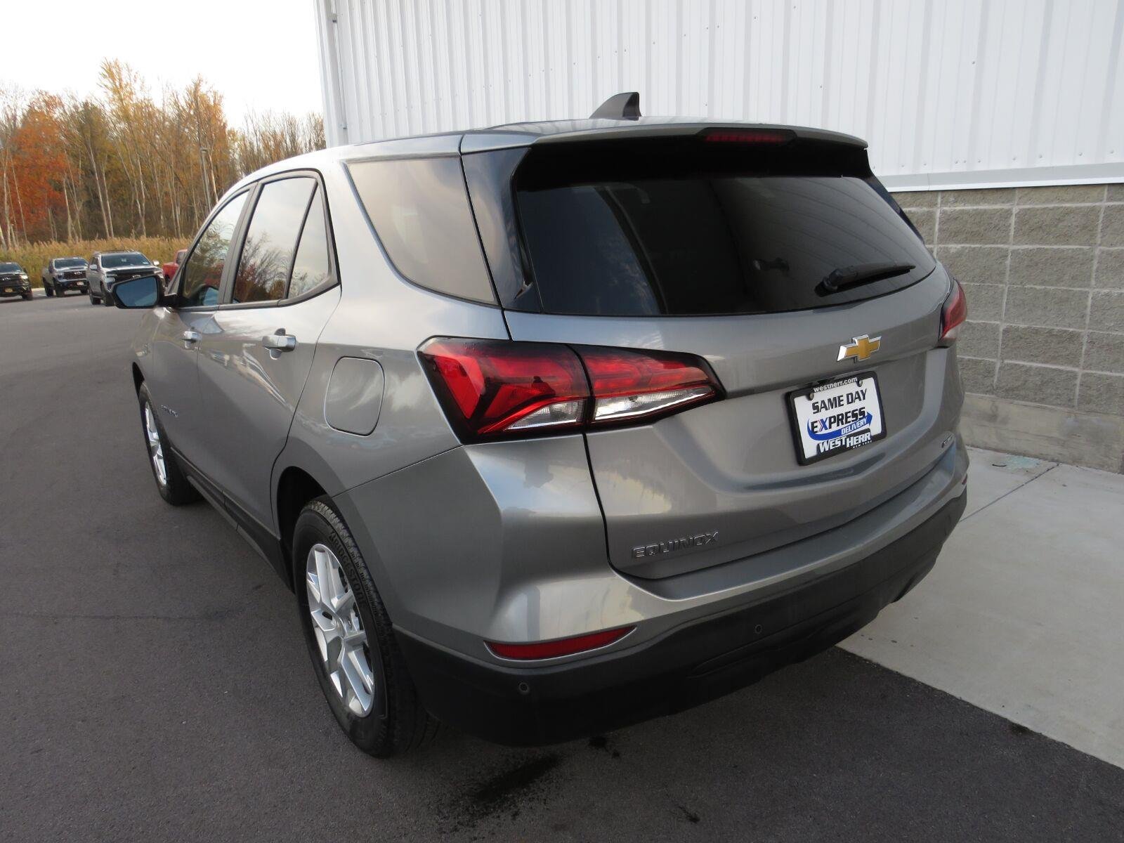 Used 2024 STERLING GRAY METALLIC Chevrolet  image 17