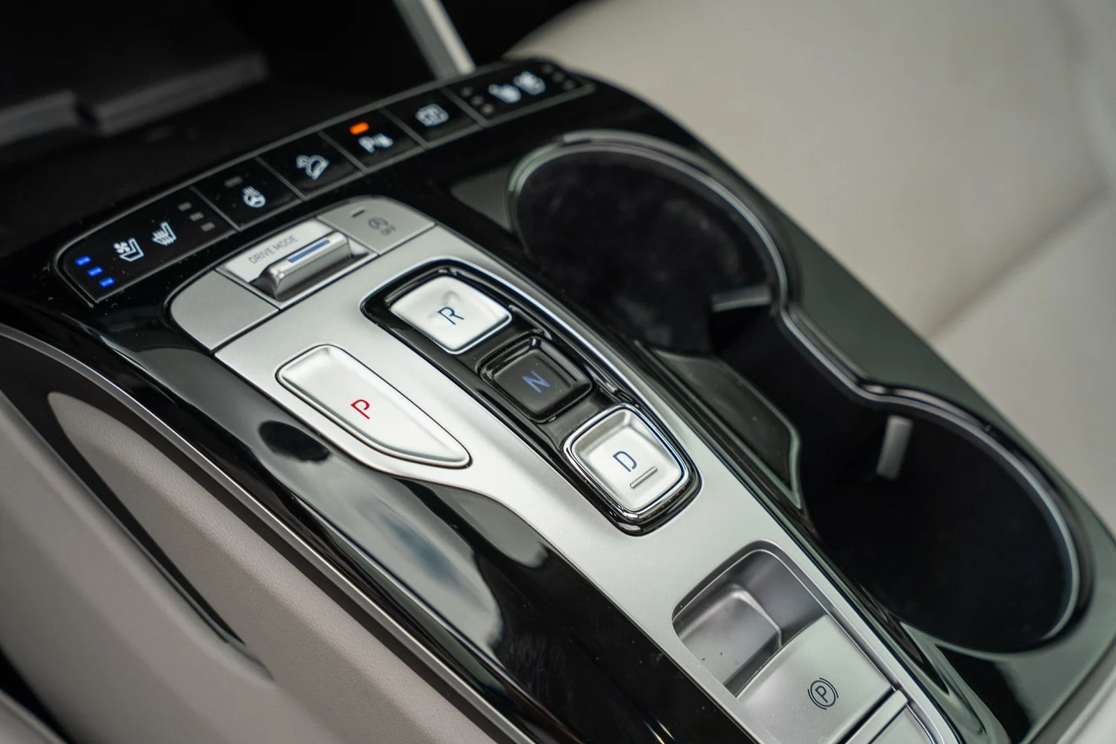 Used 2024 White Hyundai Limited image 30