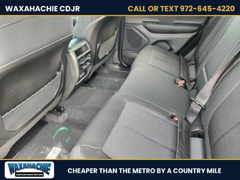 New 2027 Bright White Clear-Coat Paint Jeep Laredo image 22