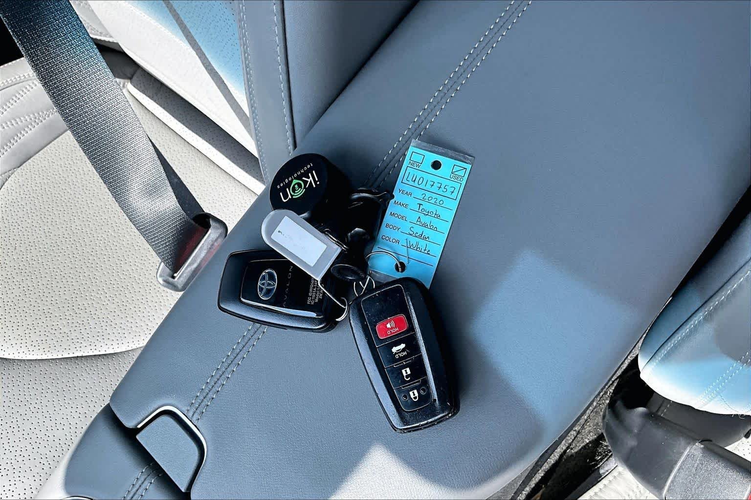 Used 2020 Wind Chill Pearl Toyota Hybrid Limited image 29