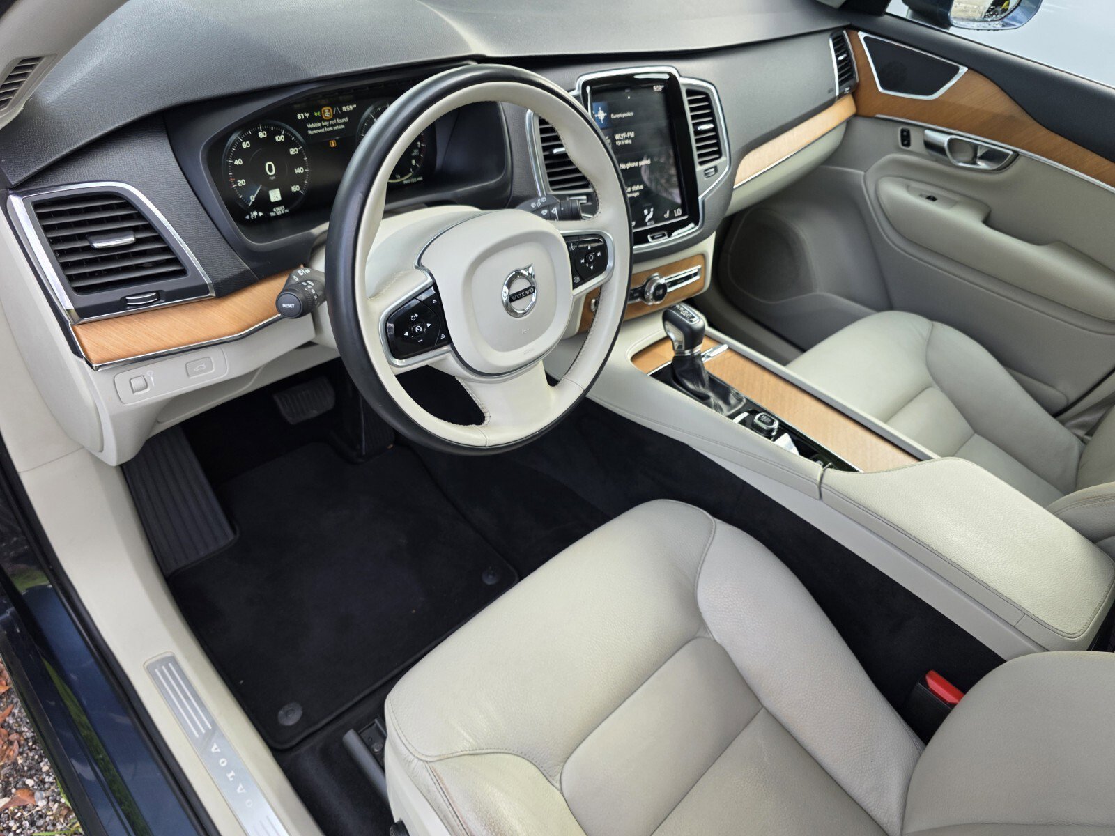Used 2022 Denim Blue Metallic Volvo Momentum image 11