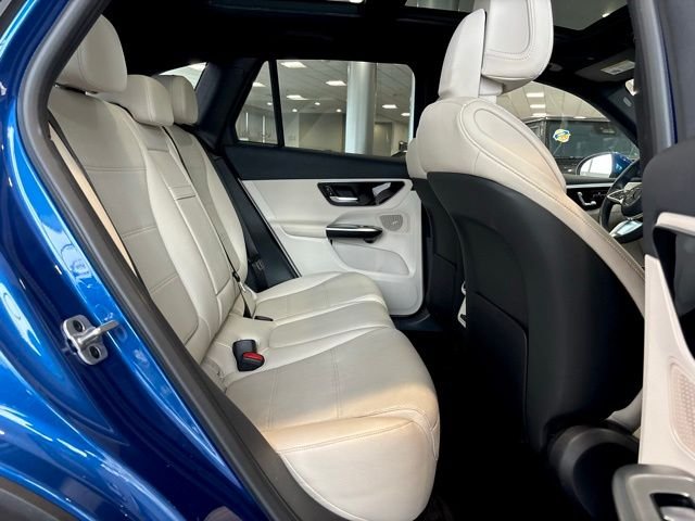 Used 2026 Blue Mercedes-Benz GLC 300 image 34