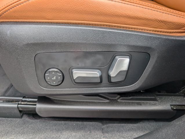 Used 2022 White BMW sDrive30i image 16
