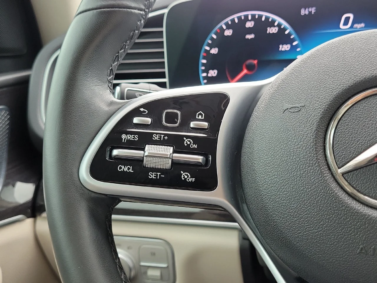 Used 2020 White Mercedes-Benz GLE 350 image 30