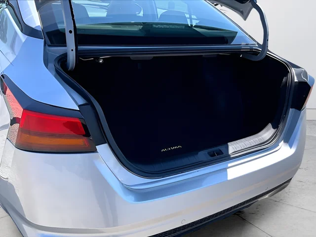 2024 Nissan Altima SR - Photo 28