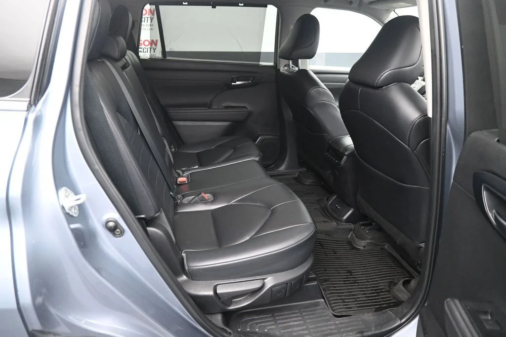 Used 2023  Toyota XLE image 13