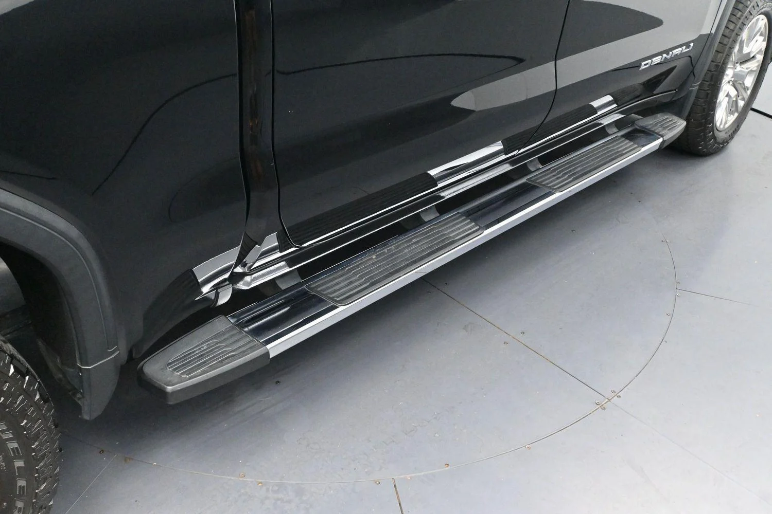 Used 2021 Onyx Black GMC Denali image 9