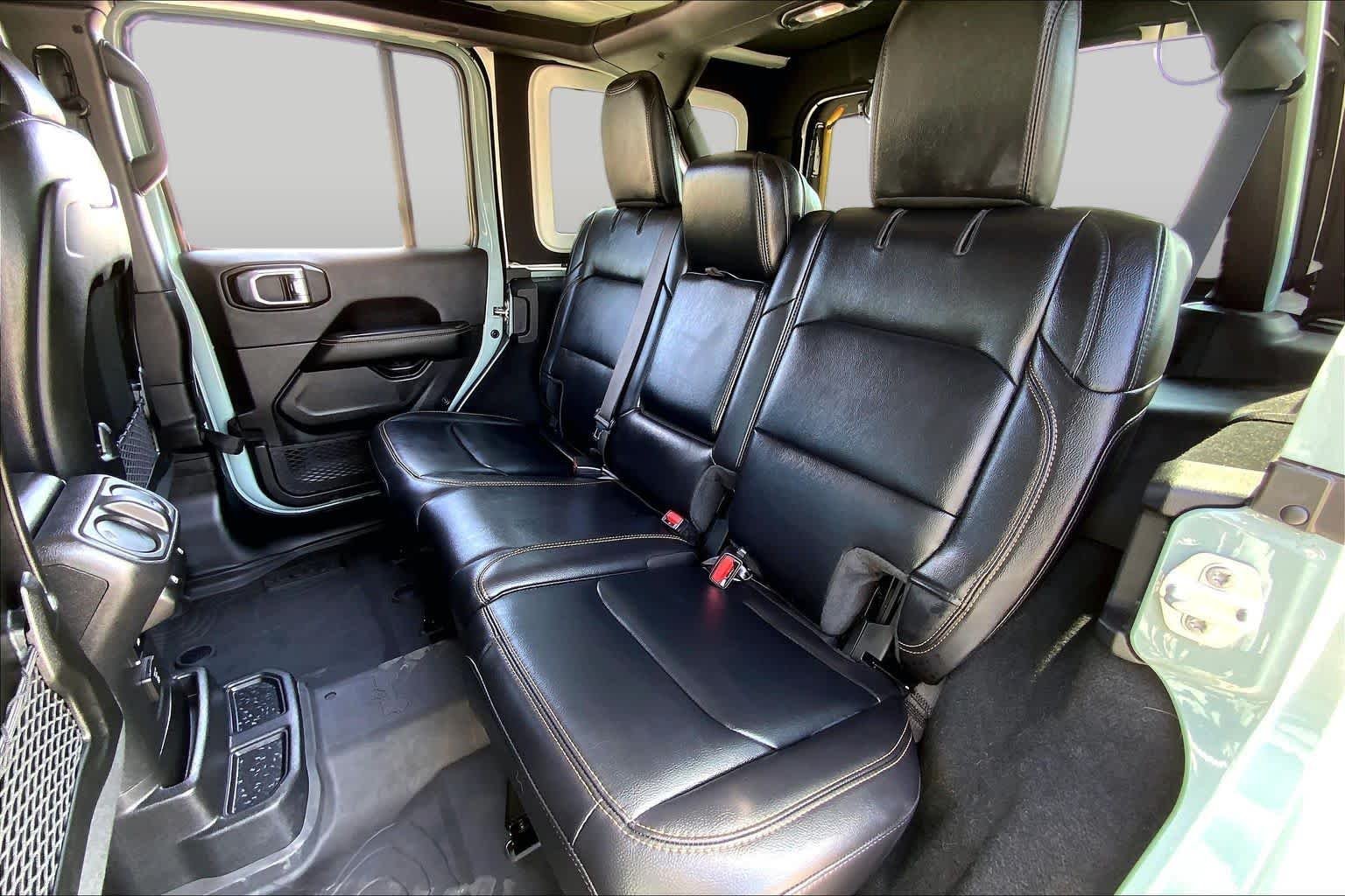 Used 2024 Earl Clearcoat Jeep Sahara image 20