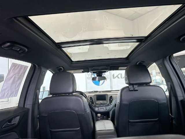 Used 2022 White Chevrolet RS image 25